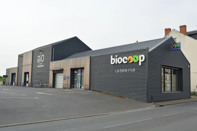 Magasin Biocoop La Belle Rive à Bellerive-sur-Allier, photographié en 2022.