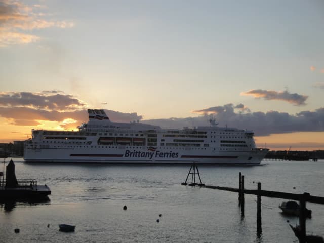 Pont-Aven de Brittany Ferries au coucher du soleil