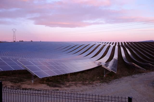 Installation photovoltaïque aux Mées, photographie de contexte