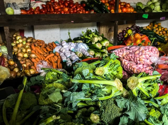 Étal de fruits et légumes au marché de Boquete, au Panama