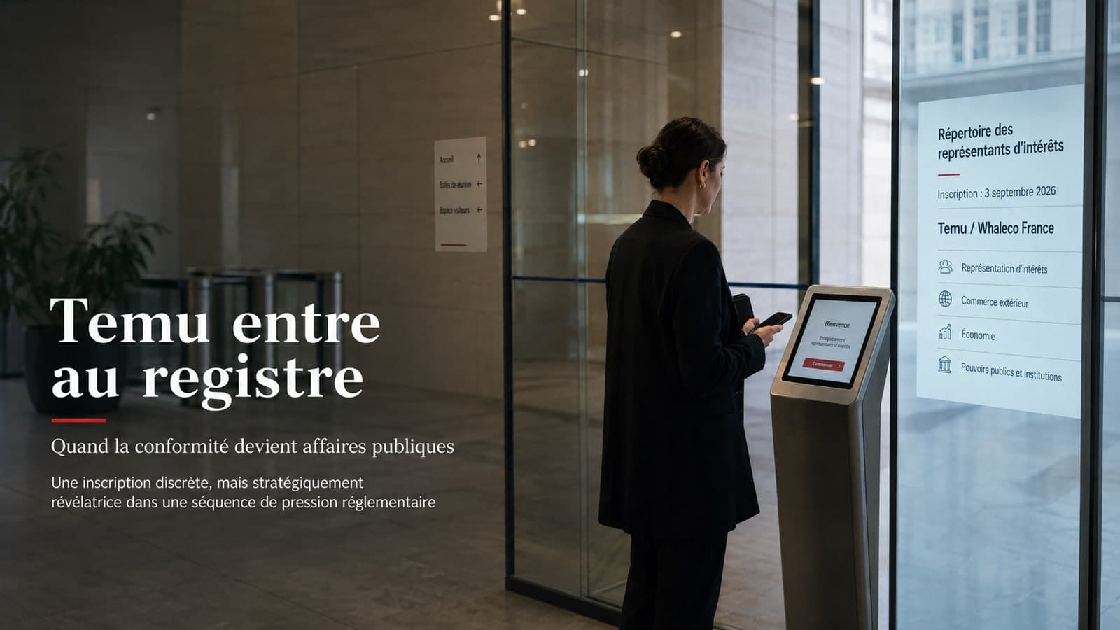 Dans le hall d'un immeuble institutionnel, une femme en tailleur sombre consulte son téléphone devant une borne d'enregistrement, à côté d'un panneau Répertoire des représentants d'intérêts indiquant l'inscription de Temu, Whaleco France, le 3 septembre 2026 et les domaines déclarés, représentation d'intérêts, commerce extérieur, économie, pouvoirs publics et institutions