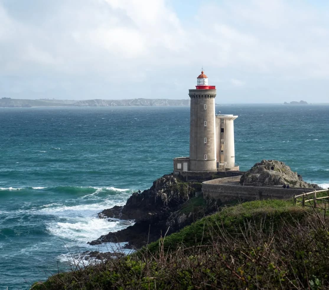 Phare en bord de mer, visuel publié par Advenn
