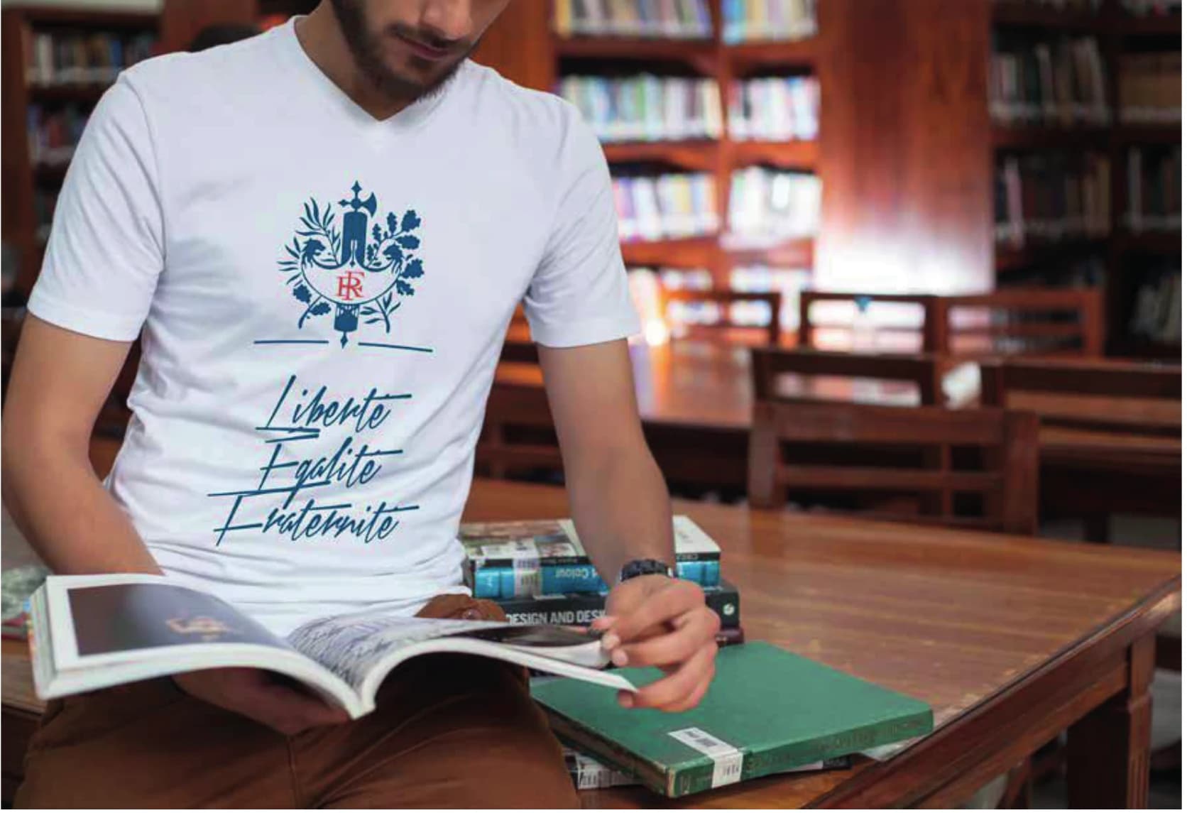 Liberté Égalité Fraternité : application sur t-shirt